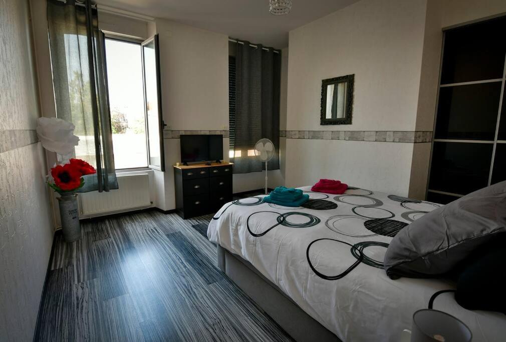 Grand Appartement De Haut Standing En Centre-Ville Montluçon Екстериор снимка