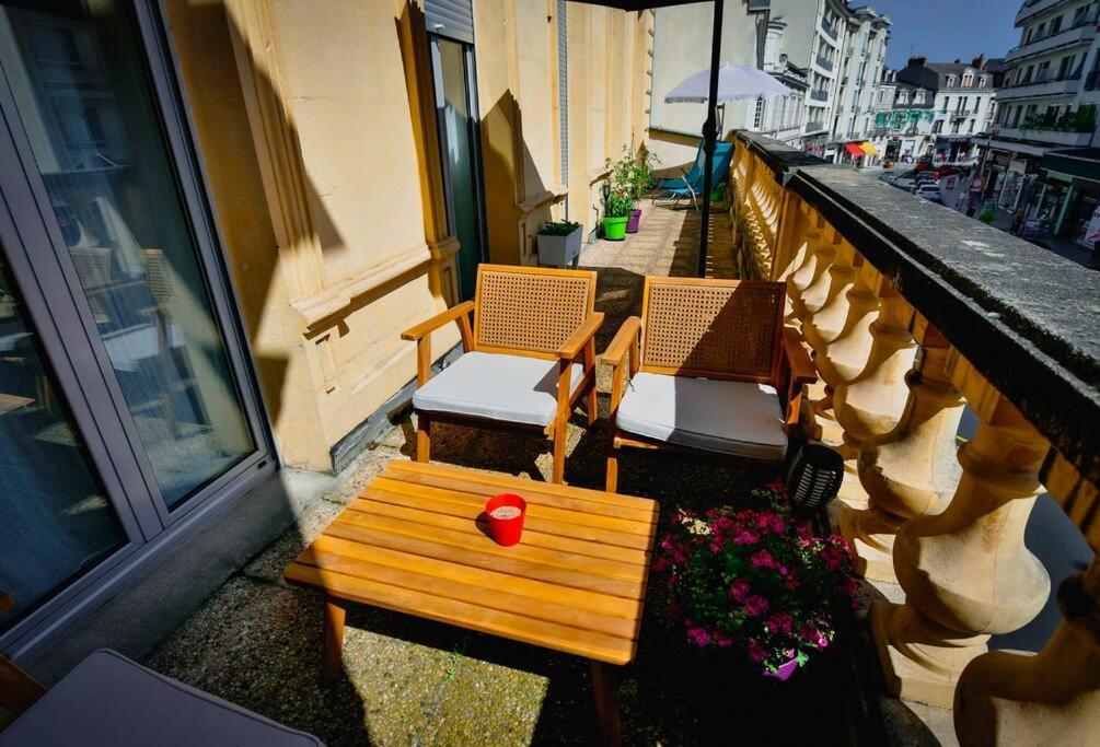 Grand Appartement De Haut Standing En Centre-Ville Montluçon Екстериор снимка