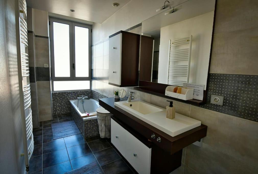 Grand Appartement De Haut Standing En Centre-Ville Montluçon Екстериор снимка